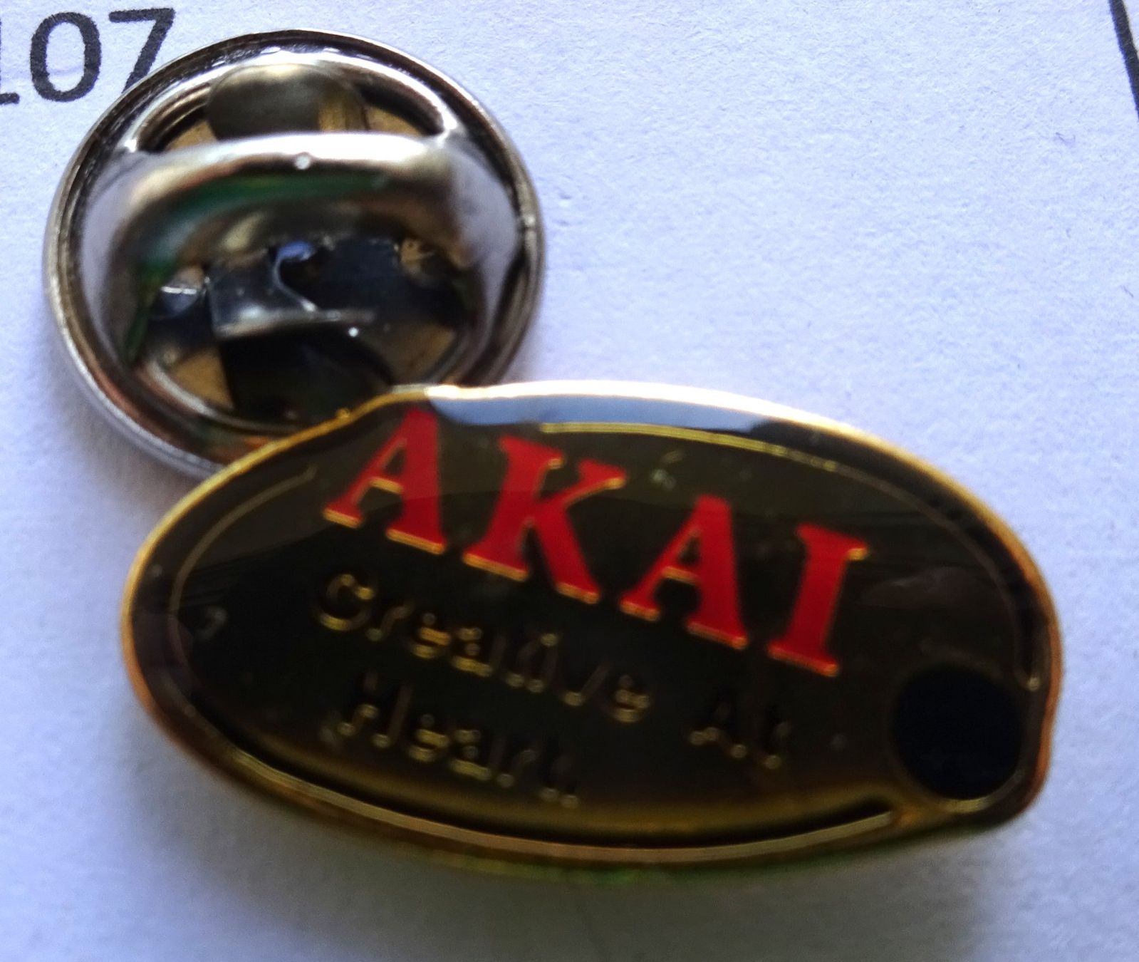 Placchette & Badge: Pin A K A I  Creative At Heart  Goldfarbig – Usato da Utzenstorf venduto da BUtter81