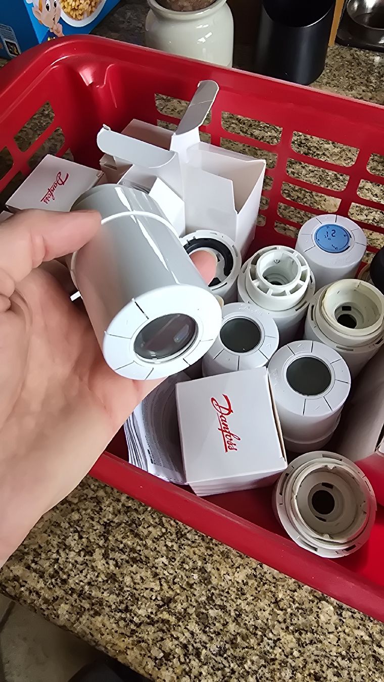 Radiatori: Danfoss Thermostatköpfe automatisch – Usato da Schüpfen venduto da Oblivion2013 1