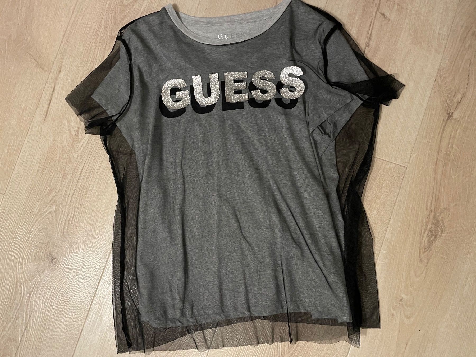T-shirt: Guess T-Shirt Gr.L/XL – Nuovo e nell'imballaggio originale da Luzern venduto da sumsili