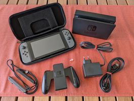 Nintendo Switch mit Zubehör in einwandfreiem Zustand