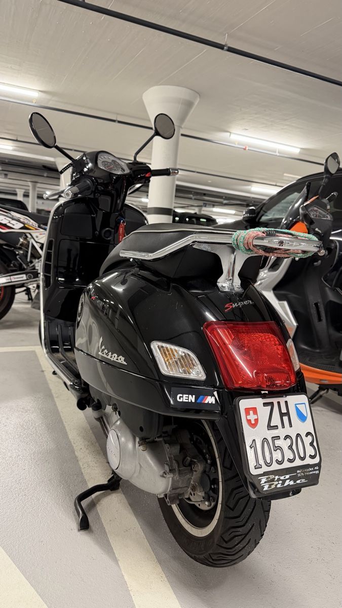 Vespa Scooter: Piaggio Vespa GTS Super 300 – Usato da Zürich venduto da erl_qtz8 3
