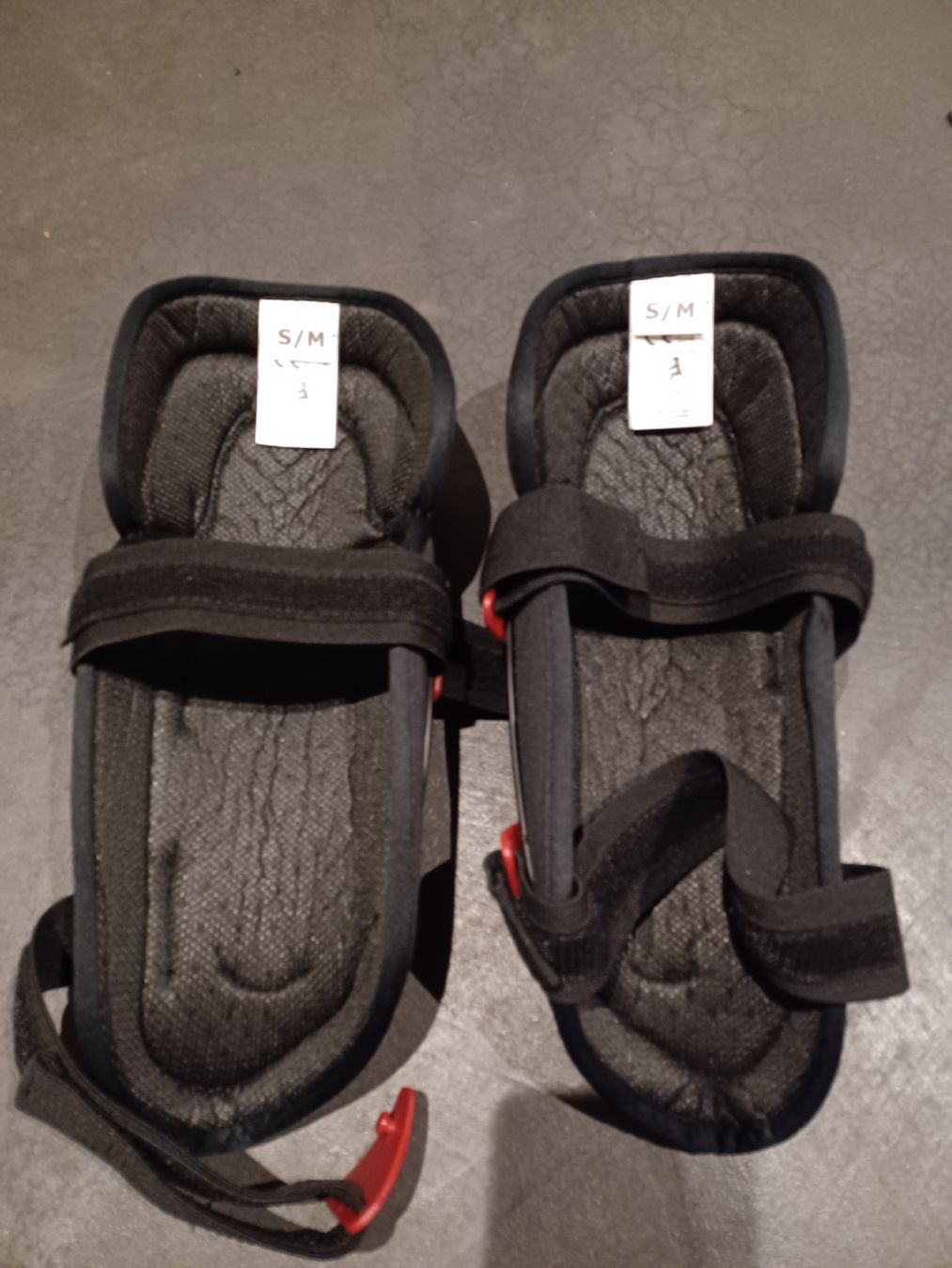 Troy Lee Protezioni & Imbottiture: Troy Lee Designs ginocchiere Rogue S/M con sacca – Nuovo e nell'imballaggio originale da Cadro venduto da kar_n67g 3