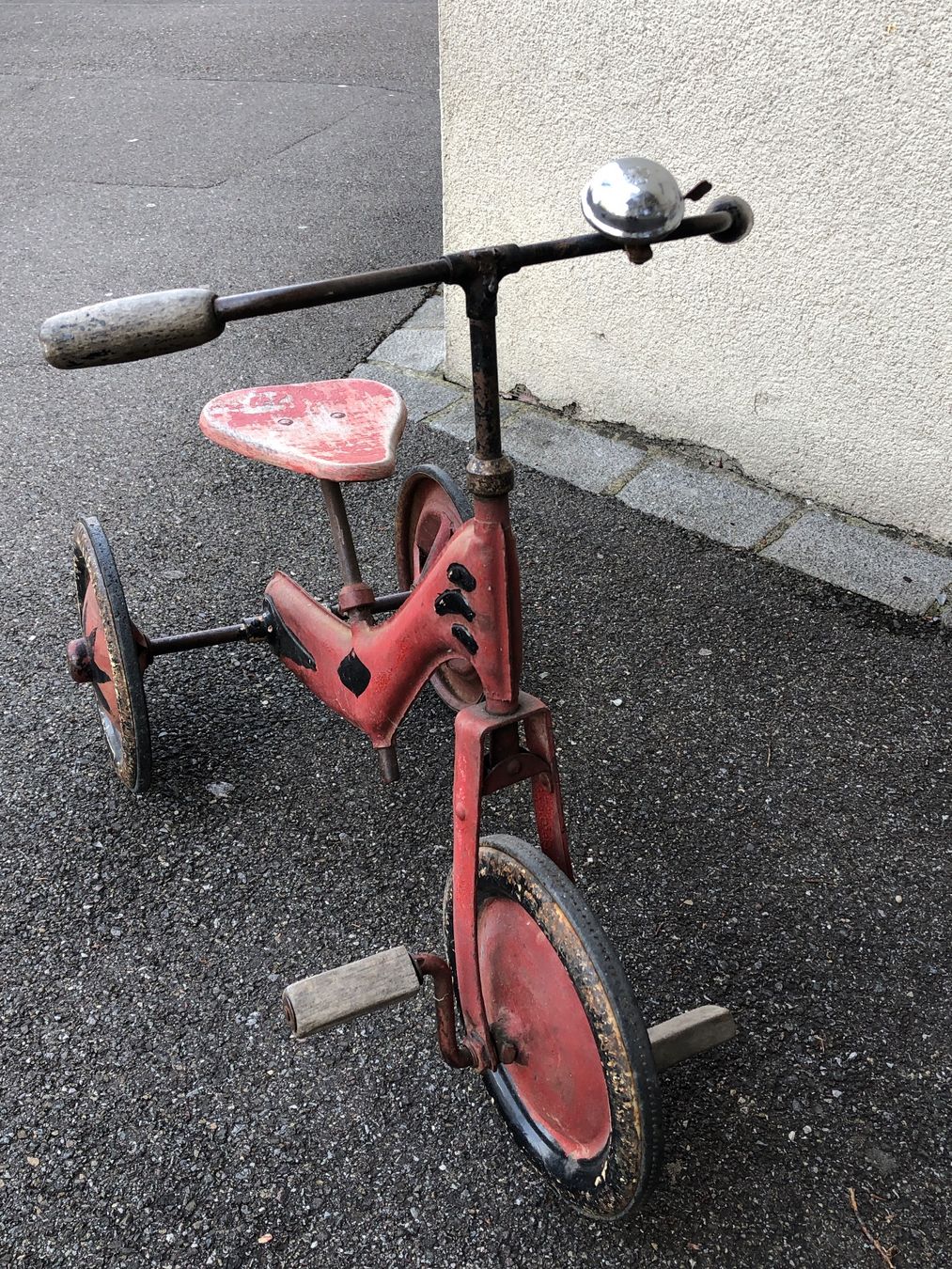 Veicoli per bambini: antikes Drei-Rad aus Metall – Usato da Langnau am Albis venduto da peterpicasso 1