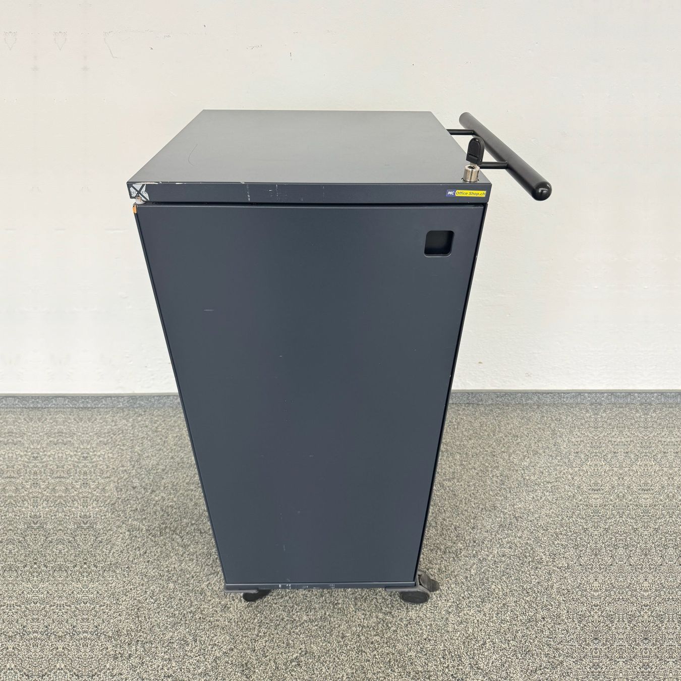 Banconi: Novex LC2 Roll-Caddy Anthrazit Dunkel mit Lackschäden – Usato da Schönenwerd venduto da mcofficeshop