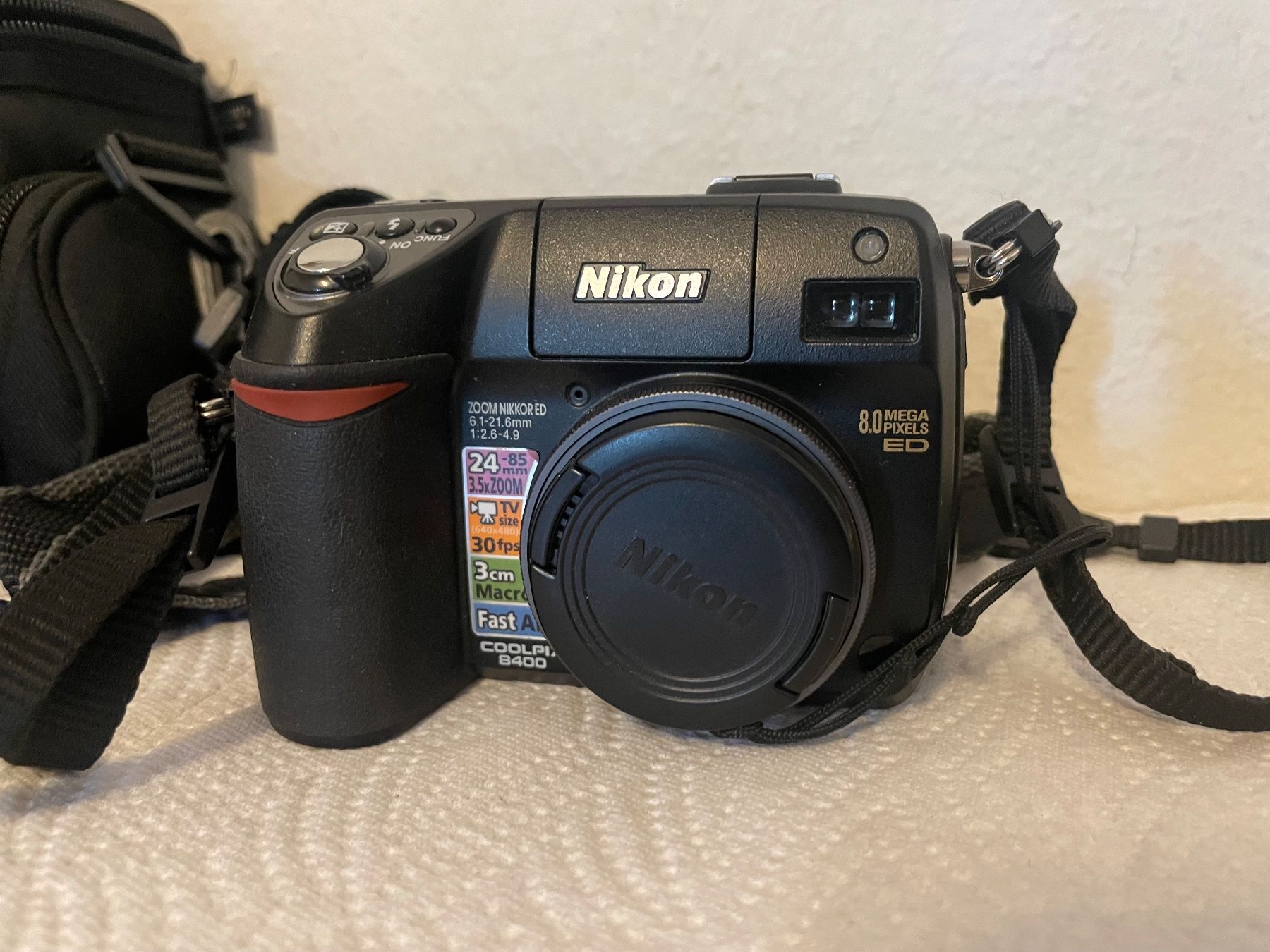 Nikon Fotocamera: Nikon E8400 Digital Kamera – Usato da Zürich venduto da beli_30 2