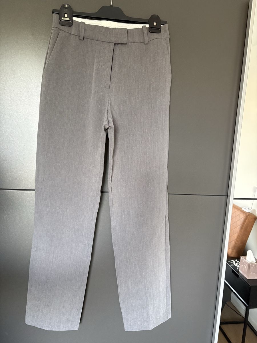 H&M Hosen: Pantalon tailleur gris – Gebraucht aus Lausanne von Sha_btd