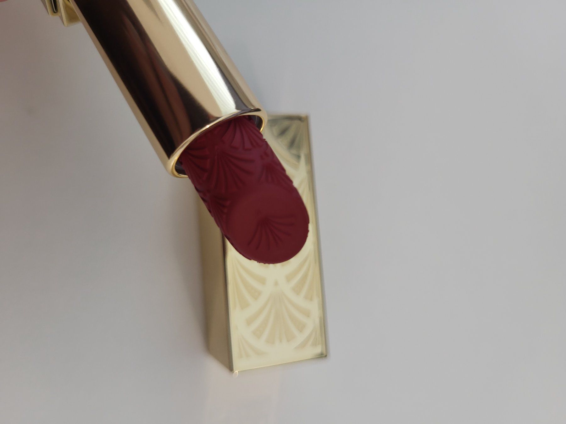 Estée Lauder Make-up: Estee Lauder Lippenstift Ruby Red Velvet LIMITED EDITION – Nuovo e nell'imballaggio originale da Nänikon venduto da Skin-Beauty 6