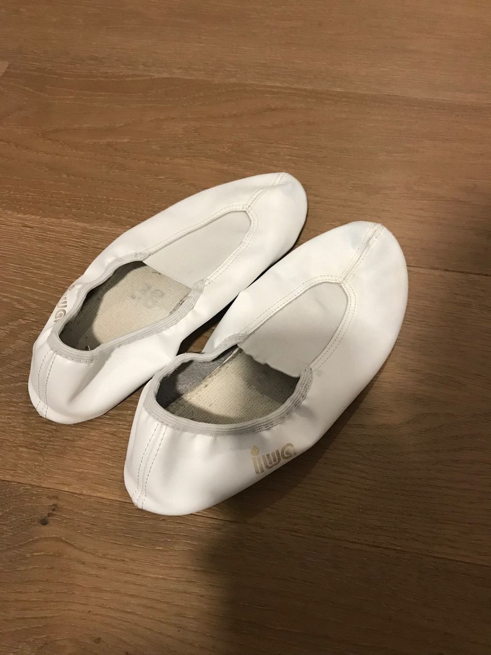 Scarpe da donna: IWA Turnschuhe Gr. 38 – Usato da Affoltern am Albis venduto da variablend
