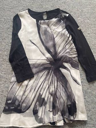 Robe Armani 4 à 5 ans, Magnifique et confortable