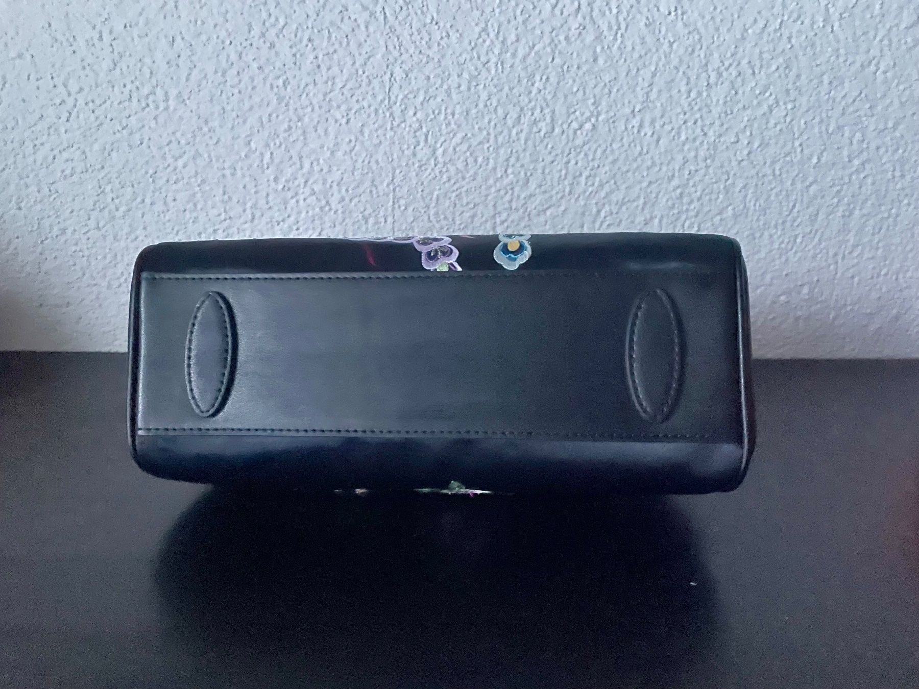 Borse da donna: Wunderschöne Tasche mit Stickerei – Usato da Männedorf venduto da verginrosa 6