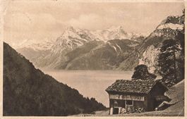 Urirotstock (UR) – Alpenlandschaft mit Berghütte
