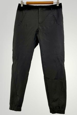 ◼️ Elegante Hose mit besonderem Einsatz seitlich