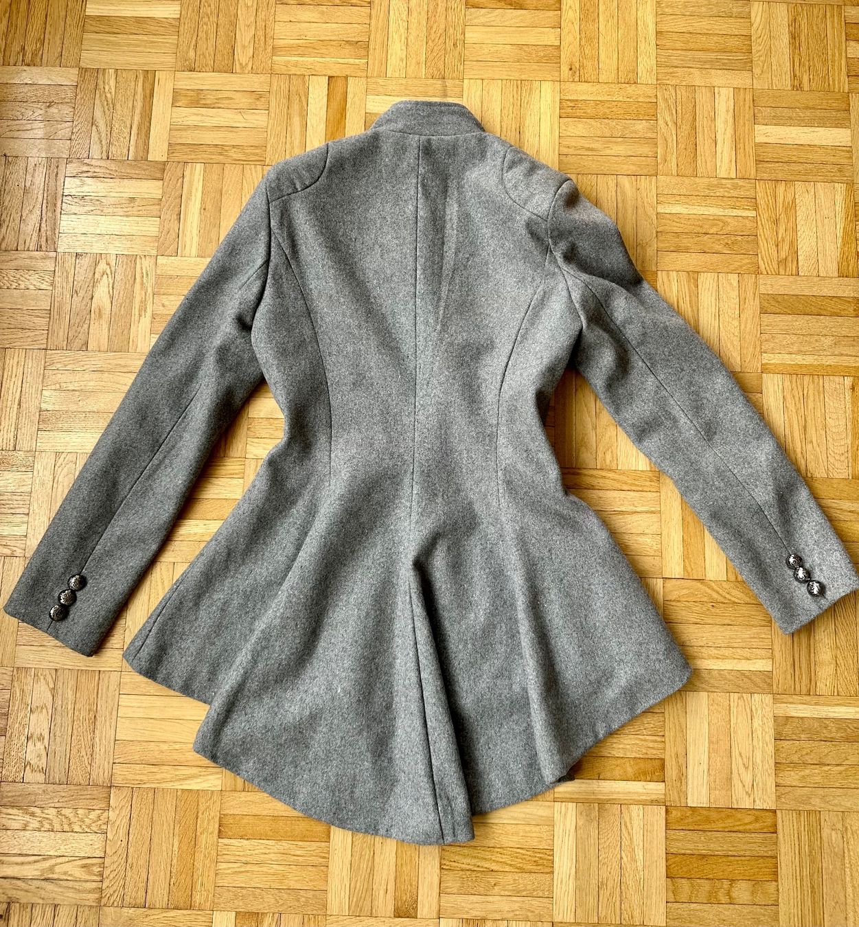 Cappotti: Eleganter grauer Mantel, tailliert – Usato da Zürich venduto da ong8 2