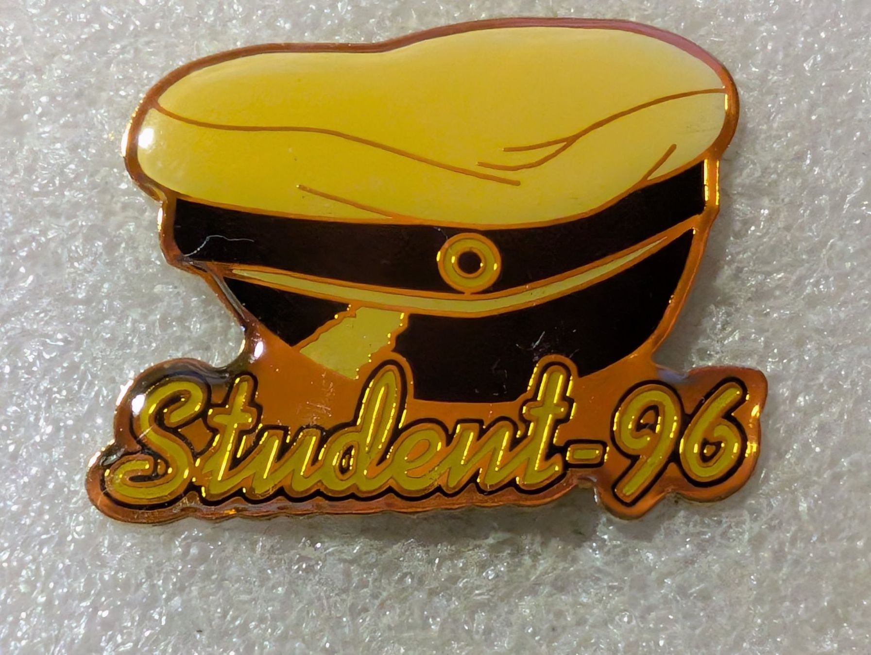 Placchette & Badge: Ansteckpin 128: Student 1996 – Usato da Oppligen venduto da Pin-Fall-Shop