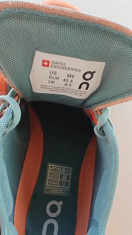 On Chaussures hommes: On Running Cloud Taille 42.5 – D'occasion à Lausanne par mat_cb7z 3