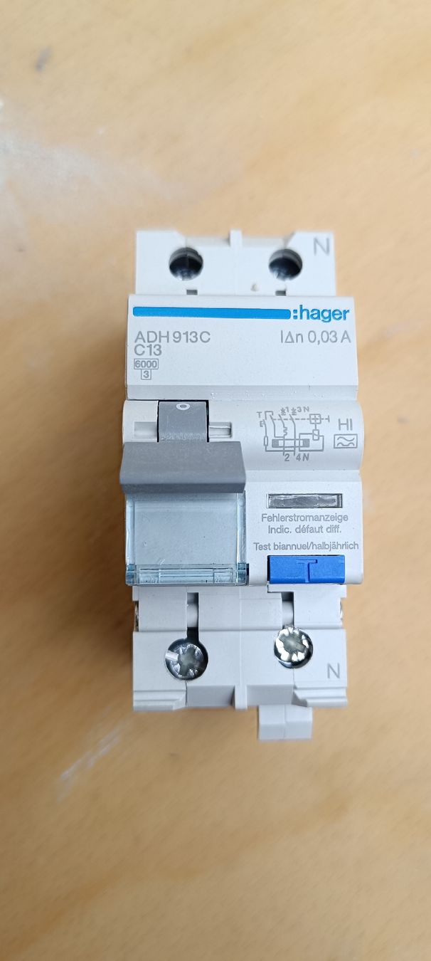 Hager Alimentazione elettrica: 13A/30 mA FILS gebraucht – Usato da Bonstetten venduto da Promix1