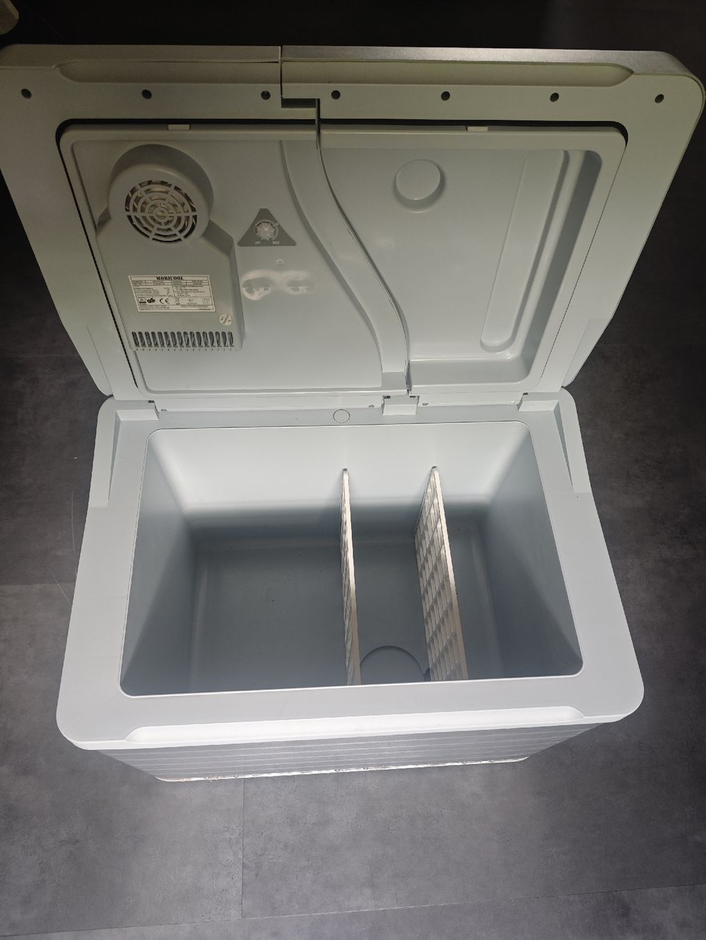 Mobicool Réfrigérateurs et refroidissement: Aluminium - Kühlbox Mobicool 12V/220V – D'occasion à Zofingen par rassecrew 1