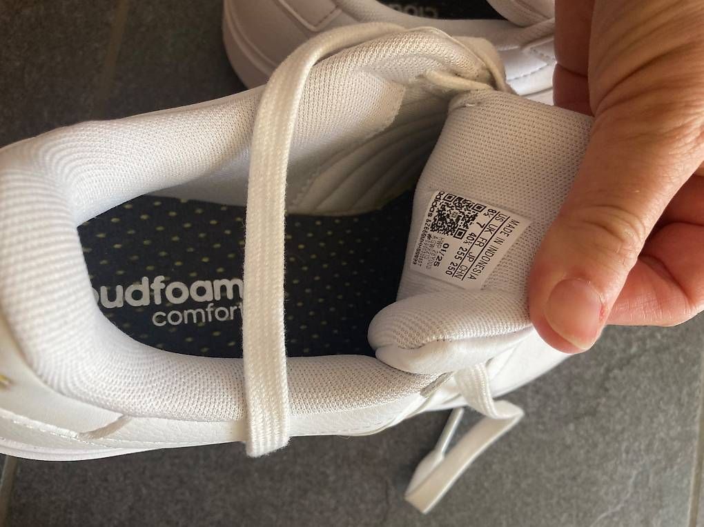 Adidas Damenschuhe: fabrikneue Adidas Turnschuhe, cloudfoam, Gr. 40.5 – Gebraucht aus Otelfingen von pat_8jmb 4