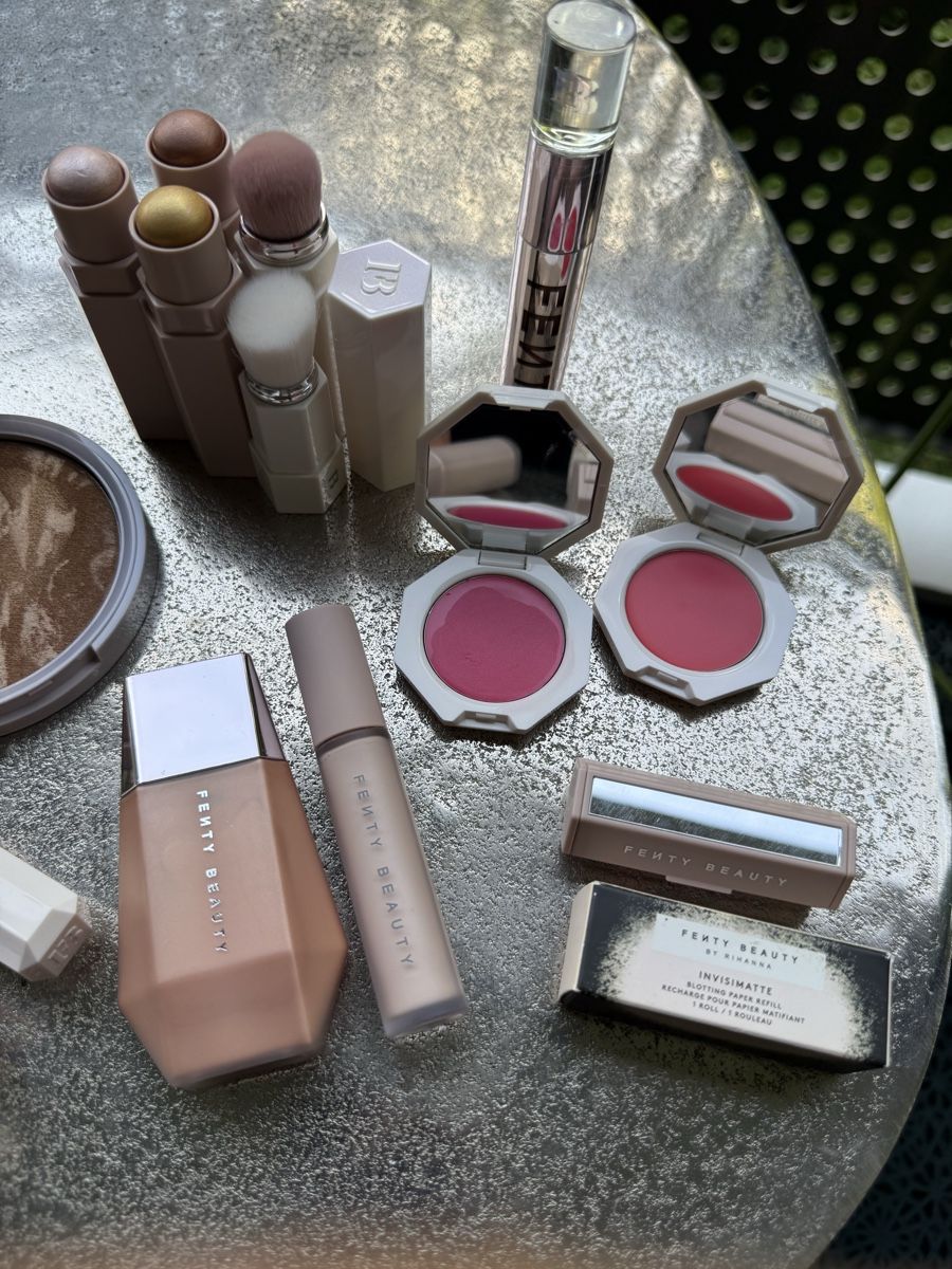 Kosmetik-& Massageliegen: Fenty Beauty Cosmetics Bundle New Unused – Neu (gemäss Beschreibung) aus Zürich von pinish 1