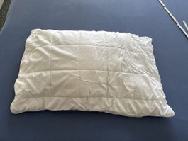 Weiches, bequemes Kopfkissen weiss