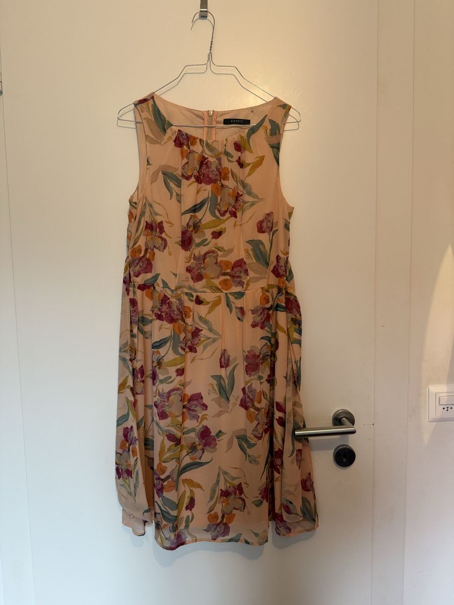 Esprit Vestiti: Esprit; SOMMERKLEID MIT BLUMENMUSTER – Nuovo (secondo la descrizione) da Winterthur venduto da ell_j7wr