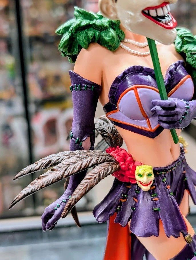 Statuette: DC Bombshells The Joker's Daughter 9" Statue – Usato da Oberentfelden venduto da FiguresAndGamesPlace 3
