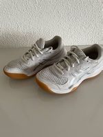 Asics Sneaker / Hallenturnschuhe Gr 33.5