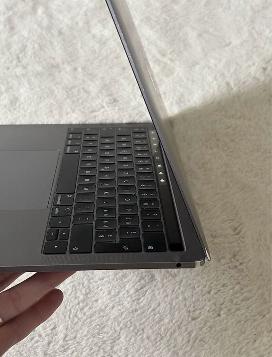 Apple Notebook: Apple MacBook Pro 13 2019 mit Touch Bar Modell A2159 – Usato da Degersheim venduto da GVkauf 2