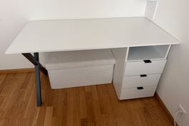 Schreibtisch