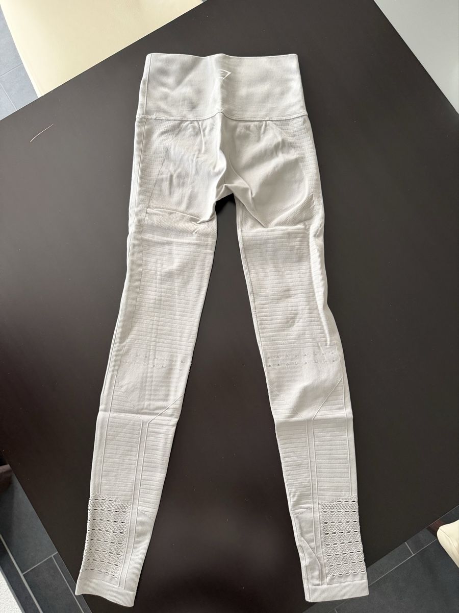 Gymshark Leggings: Gymshark hellgraue Sport-Leggings – Nuovo (secondo la descrizione) da Horgen venduto da sastic 3