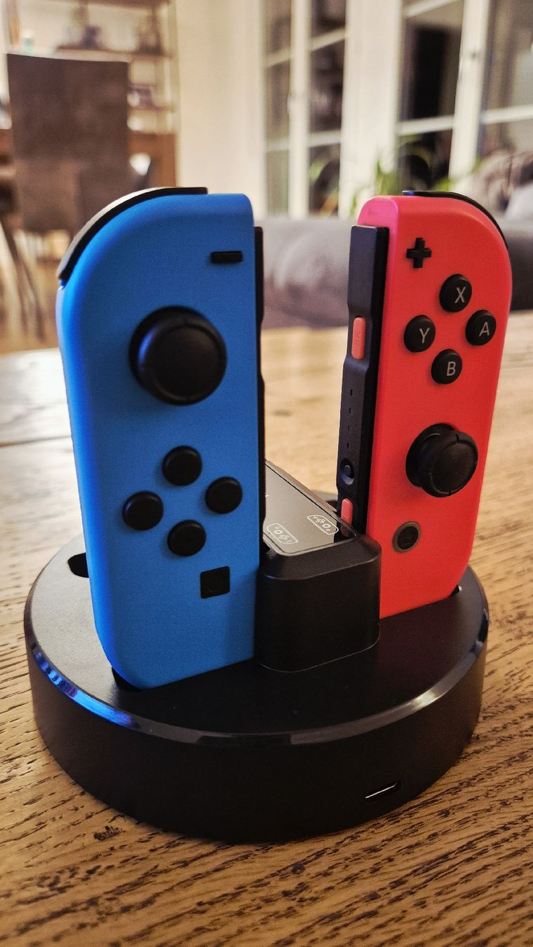 Nintendo Controller: Original Nintendo Switch Joy-Con Set + Ladestation – Nuovo (secondo la descrizione) da Au SG venduto da AlenCompany 1