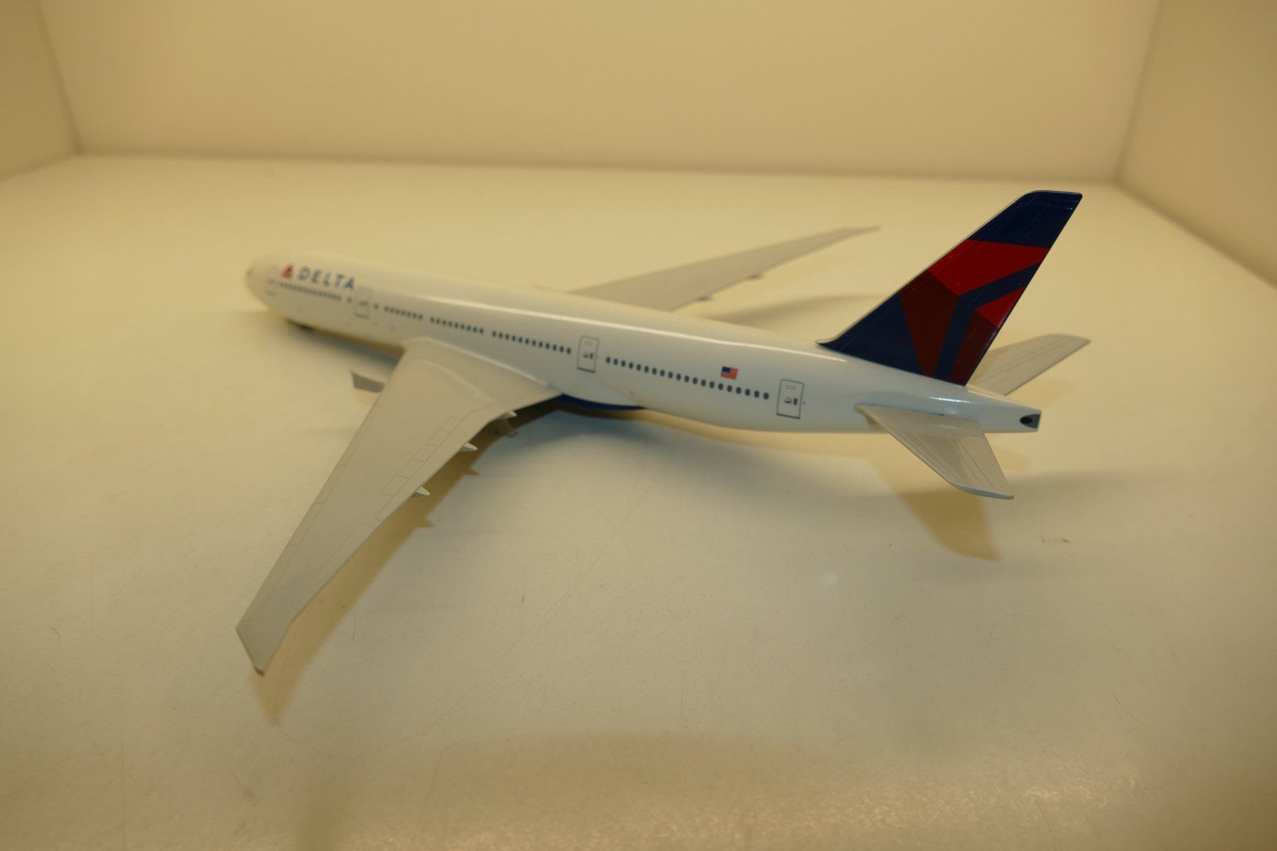 Boeing Kit di modellismo & Modellini statici: Flugzeugmodell 1:200: Delta Boeing – Usato da Niederhasli venduto da rail-duerst 3