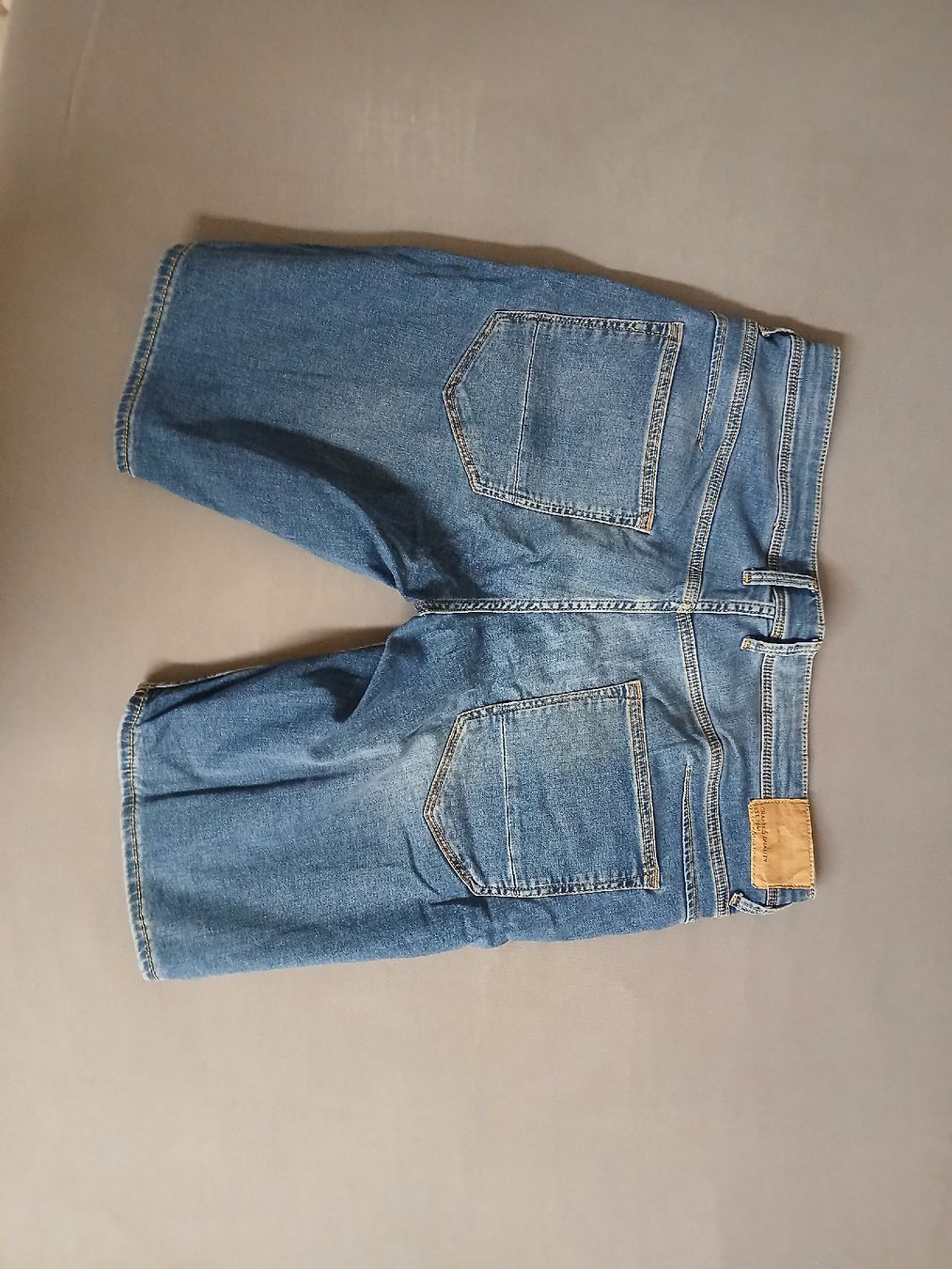 Jeans: C&A Jog Denim kurze Hose – Usato da Niederbipp venduto da nid_xjv9 1