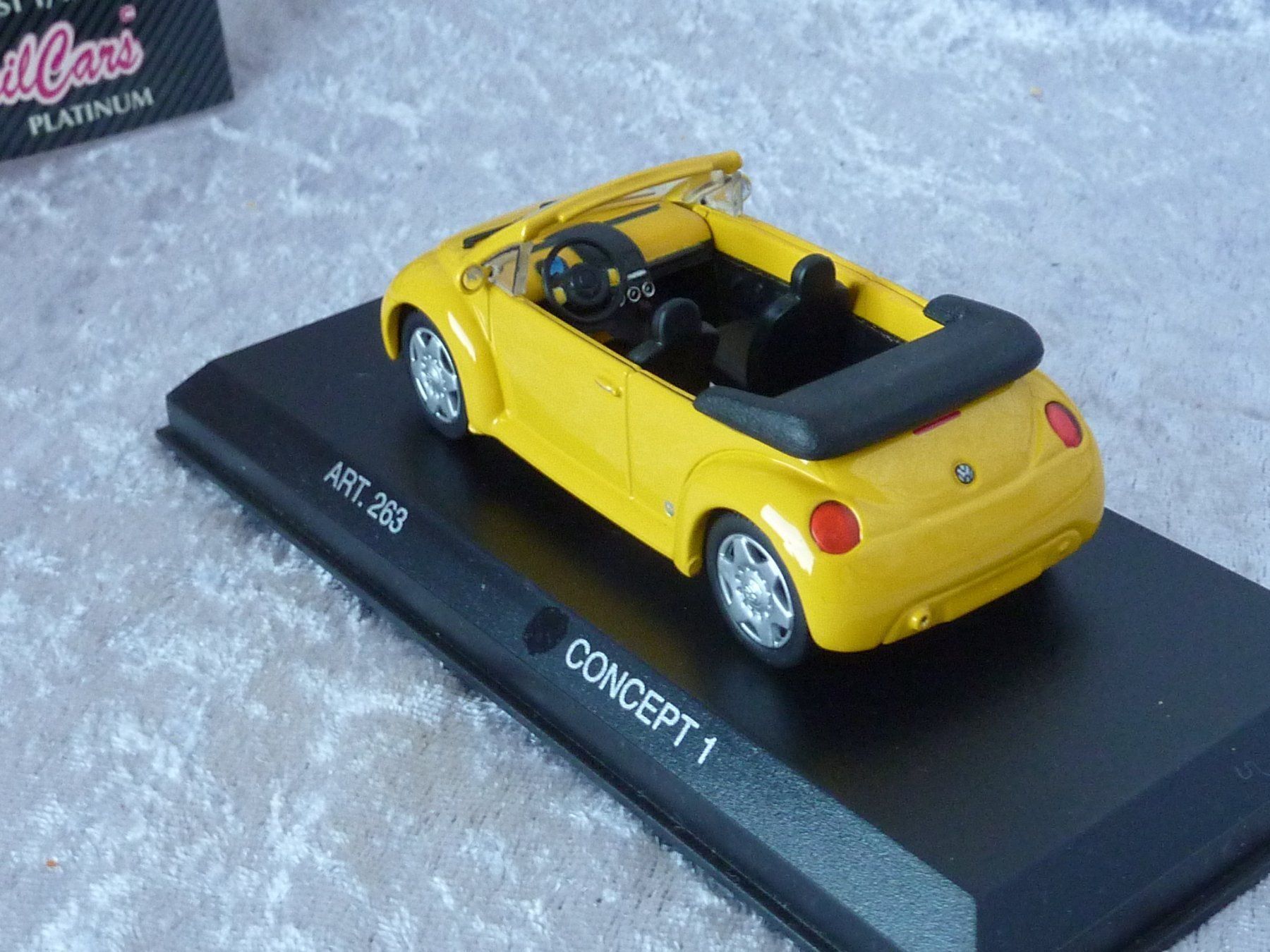 Volkswagen Modellini d'auto: VW Beetle Concept Cabrio 1994  1:43 – Nuovo e nell'imballaggio originale da Dürrenäsch venduto da modellautos4you 3