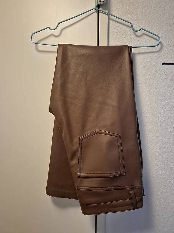 Pantaloni: Kunstlederhose taupe Grösse 38 – Usato da Allschwil venduto da Sandyheart 2