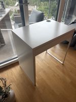Schreibtisch 