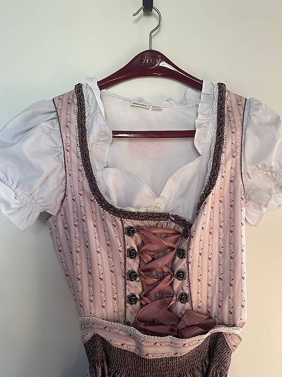 Krüger Vestiti: Krüger Dirndl Gr 38 – Usato da Bern venduto da fabriziaaaaa 1