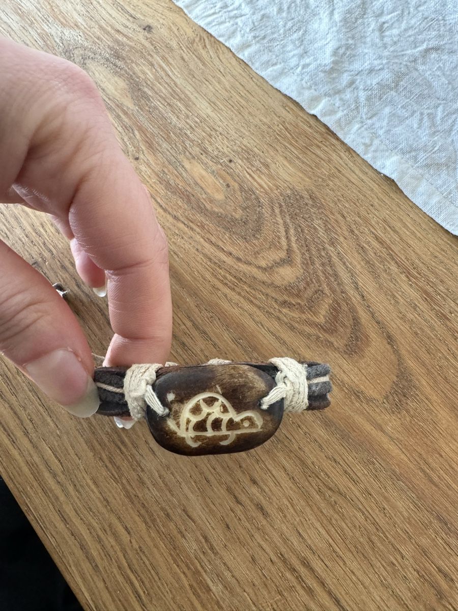Bracciali & Braccialetti: Lederarmbänder mit Schildkröte, 2 Stück – Usato da Arlesheim venduto da Eli_77 3