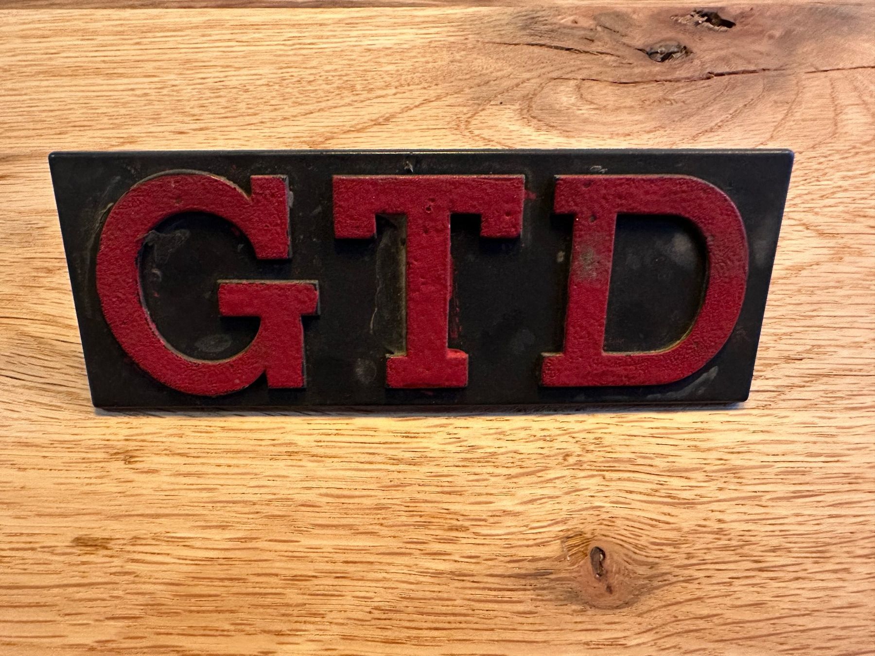 Volkswagen Tutti pezzi di ricambio auto: VW Golf GTD Emblem – Usato da Alpnachstad venduto da Rucksack10