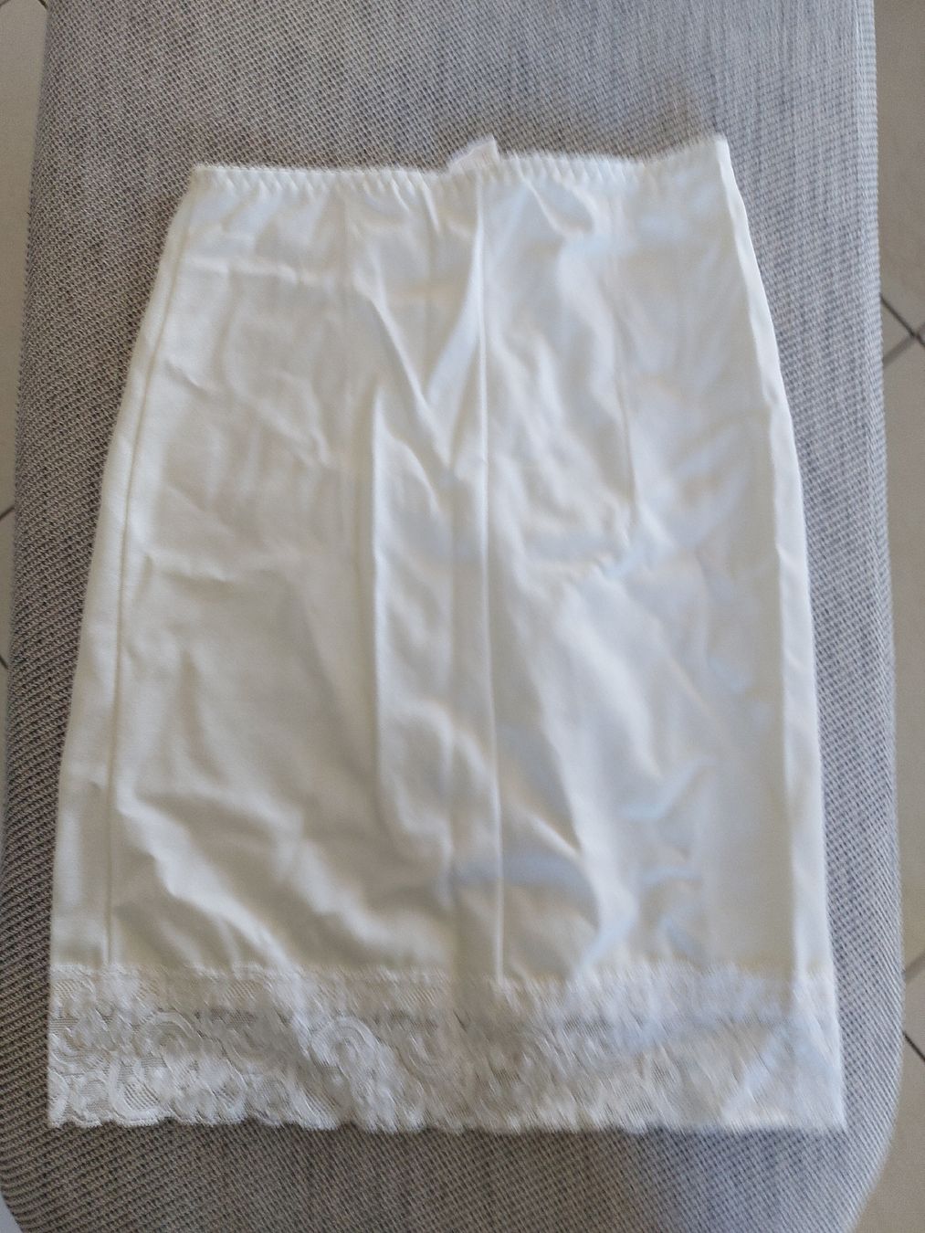 H&M Altra biancheria intima: Jupon blanc avec dentelle  – Usato da Bulle venduto da momy 1