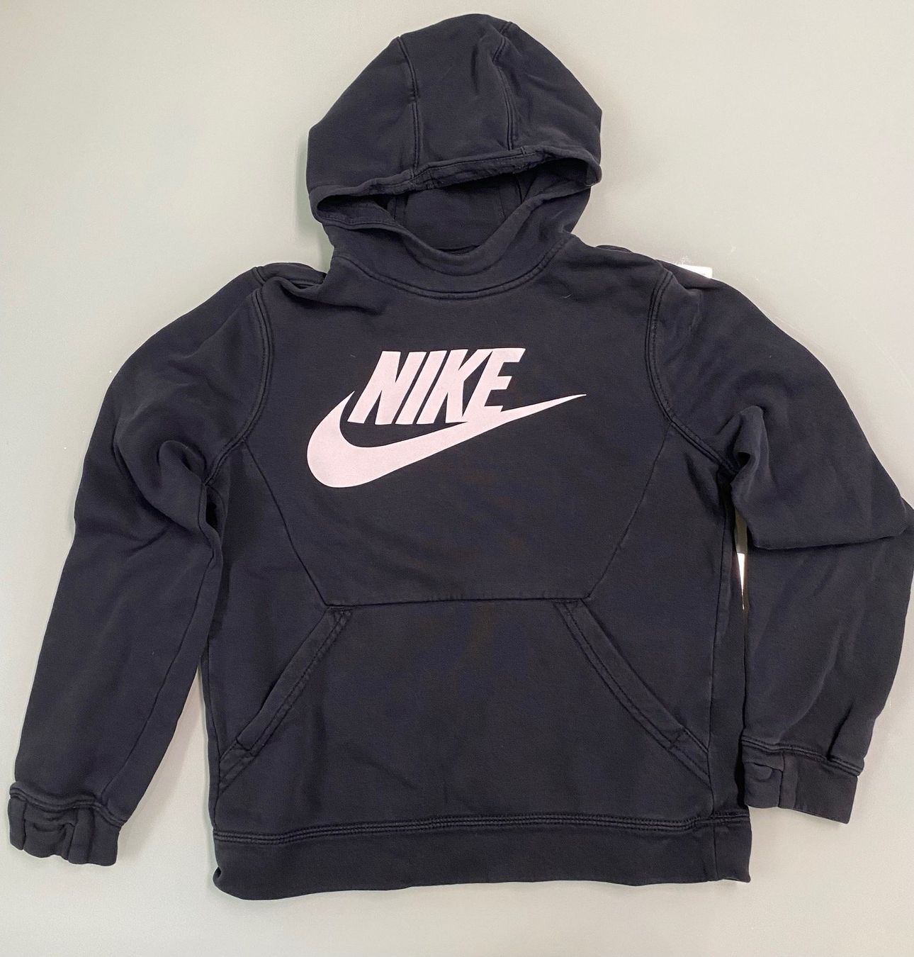 Nike Pullover & Sweatshirts: Pullover Nike M Kinder/Enfant – Gebraucht aus Murten von Palli23