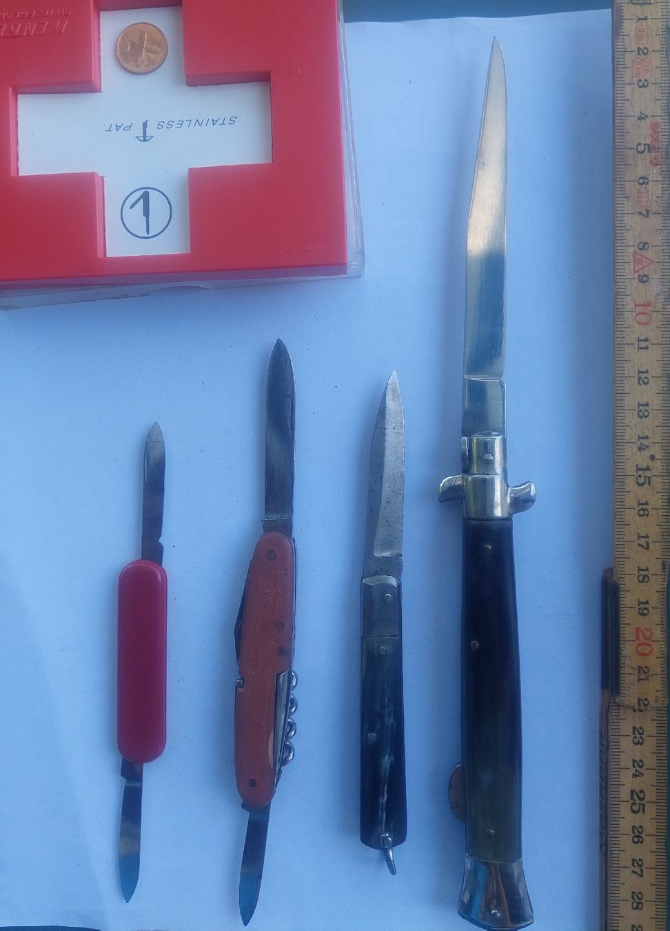 Coltelli tascabile: 4 Sackmesser, eines davon ein Klappmesser – Usato da Zürich venduto da Cortin 2
