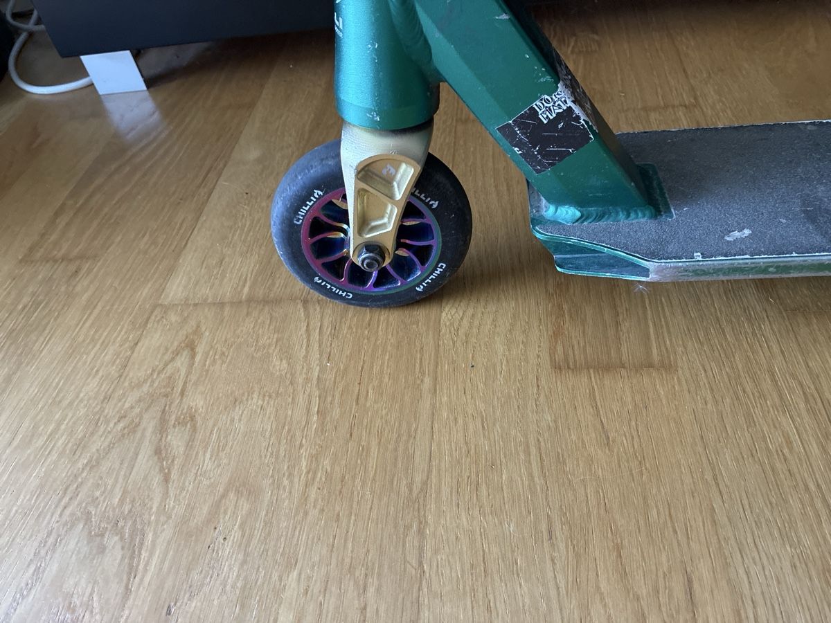 Chilli Kickboard: Freestyle Scooter Grün/gold gebraucht – Gebraucht aus Zürich von banane70 2
