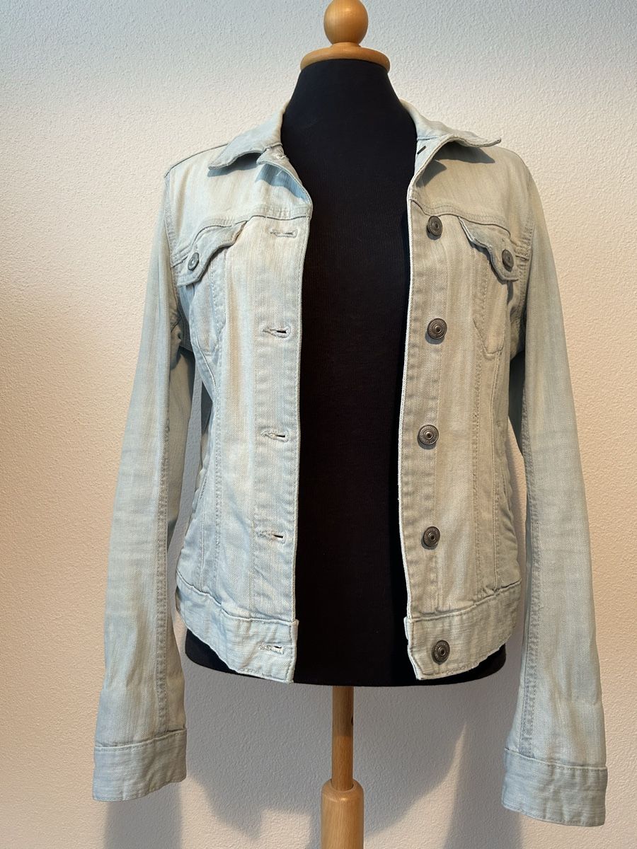 H&M Giacche: Jeansjacke H&M hellblau, Grösse 36 – Usato da Küssnacht am Rigi venduto da bar_w9yj