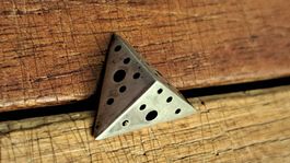 Ohrstecker Solitär Pyramide Dreieck m. Löchli Silber geomet.