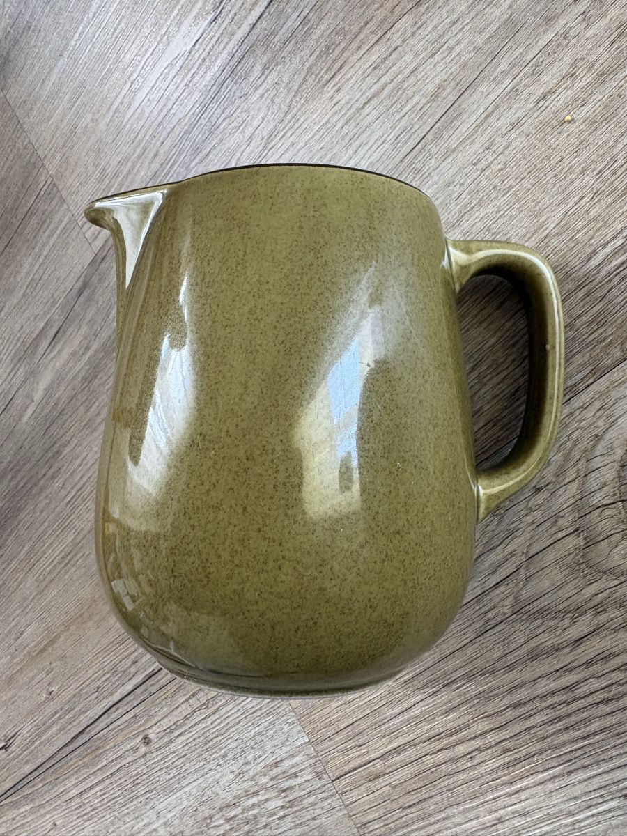 Rössler Caraffe: Pot- Pichet-  Krug Rössler - olivgrün 0.65L – Usato da Zweisimmen venduto da Domii 1