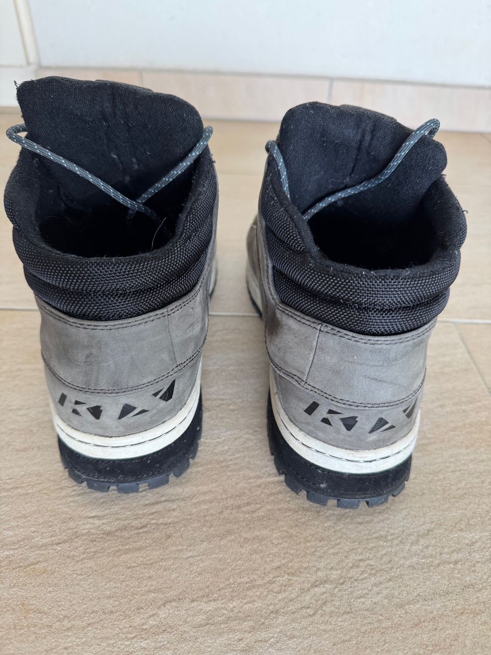 K1X Scarpe da uomo: Bottines K1X en daim gris, p.10.5/44.5 – Usato da St-Gingolph venduto da GoldenKeys 2