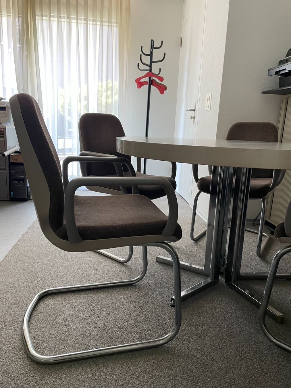 Sitag Tavoli: Konferenztisch mit 5 Stühlen – Usato da Stäfa venduto da eli_7tpp 2