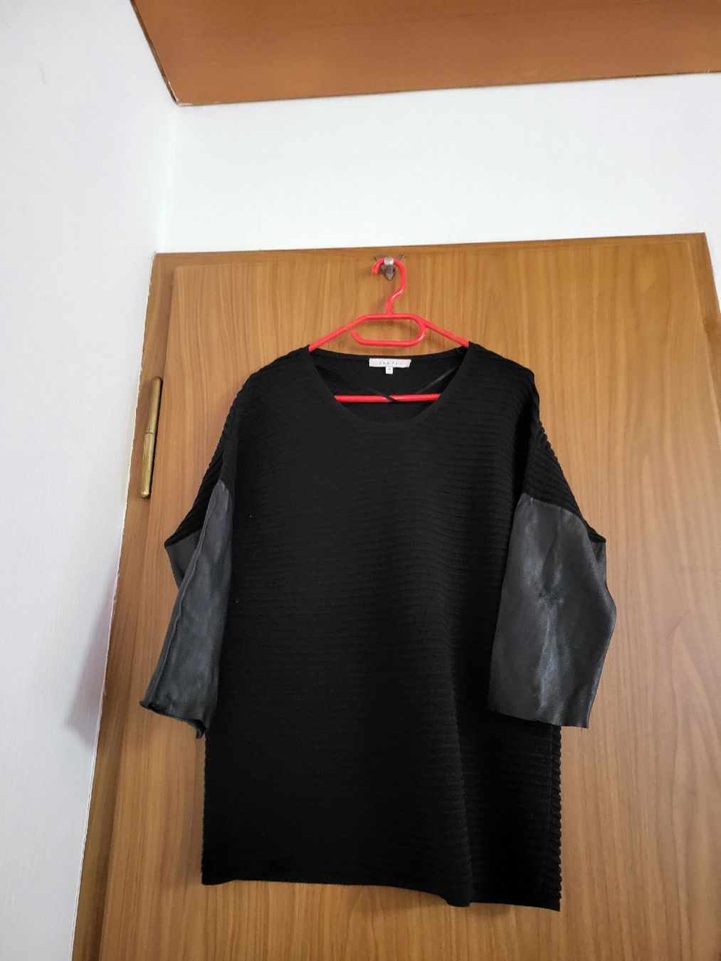 Sandro Pullover & Sweatshirts: Pull Sandro noir manches cuir T 2 automne/hiver – Gebraucht aus Niedergösgen von Eva2410 3