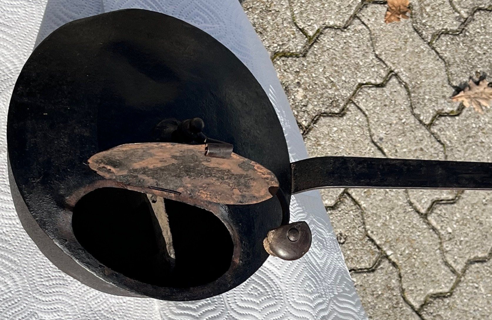 Padelle: Antiker manueller Kaffeeröster. – Usato da Fribourg venduto da Kumpaan 1